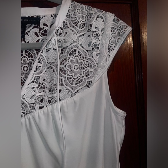 ⭐️White House Black Market⭐️ White Blouse, size Small⭐️ - Picture 5 of 12